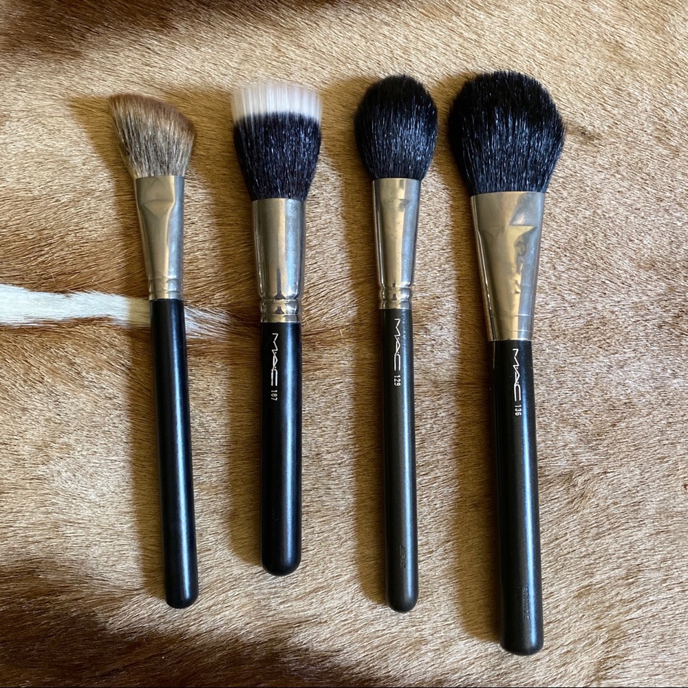 4 MAC powder and blush brushes 136 129 187 169 lot